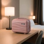 TraveLux Voyager kisméretű kézi bőrönd keményfedeles 26x31x14 cm mályvarózsaszín