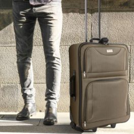 Nagy bőrönd hosszabb utazásra Wizzair 32kg feladott poggyász típushoz